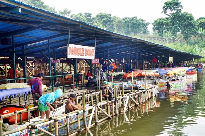 Floating Market Lembang, Nggak Perlu Jauh ke Thailand Floating Market Lembang, Nggak Perlu Jauh ke Thailand